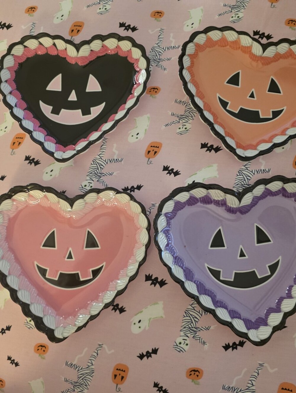 4 HALLOWEEN DESSERT PLATES